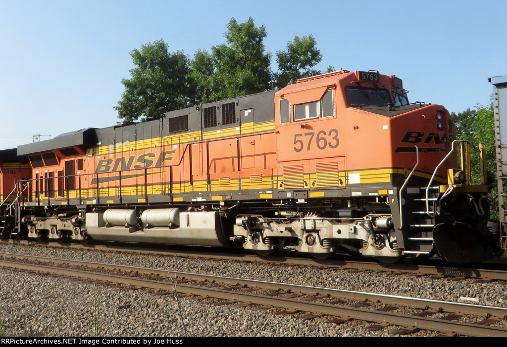 BNSF 5763